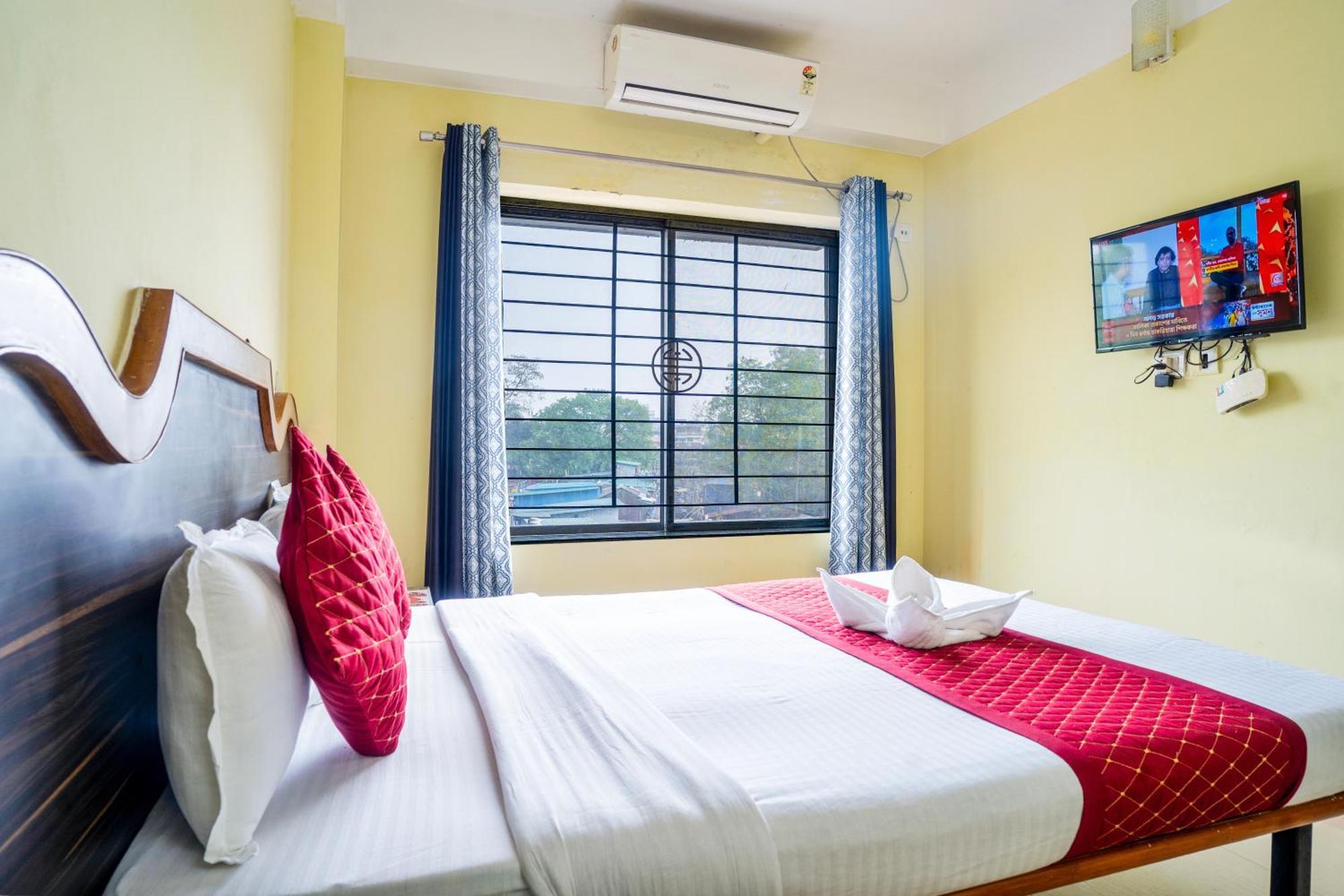 Hotel Niladrii Galaxy Siliguri Esterno foto